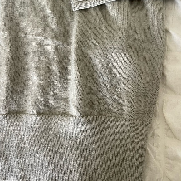 Calvin Klein Gray V-Neck Collar Sweater Soft Knit Classic - Picture 5 of 11